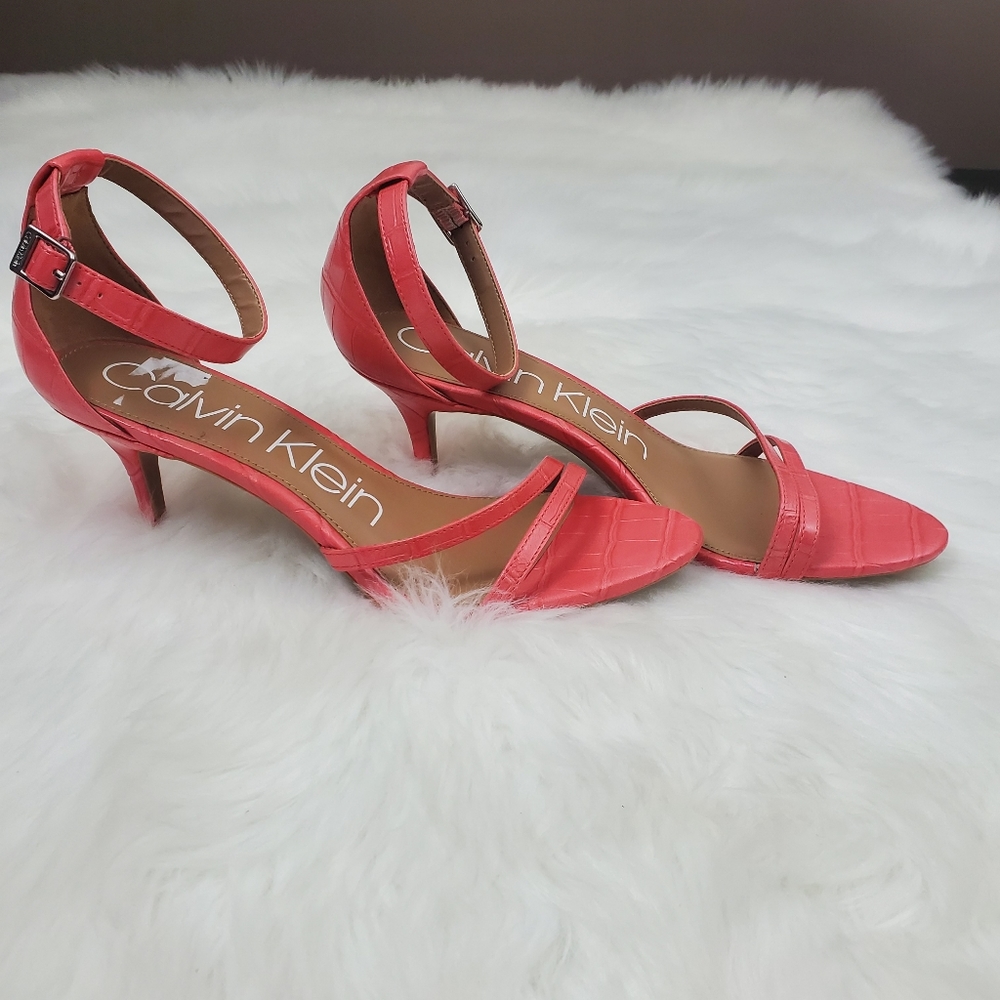 Calvin Klein Lali Size 10 Coral Pink Mid-Heel Sandals